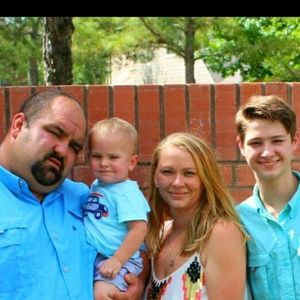 Meet your Posher, Lara